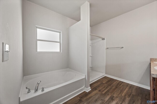 Building Photo - 30000 Abbeywood Ln