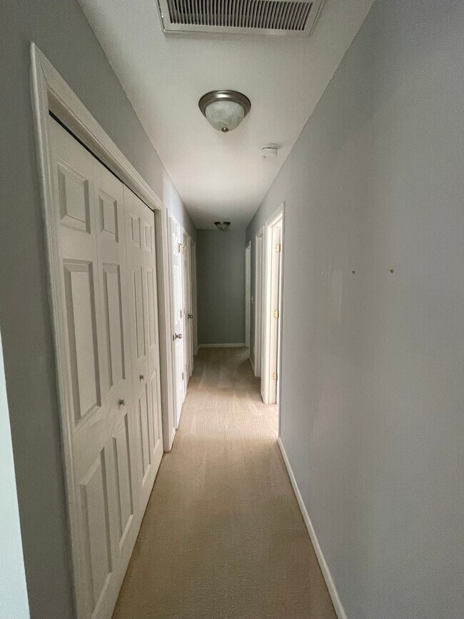 Building Photo - 144 Grand Oak Cir