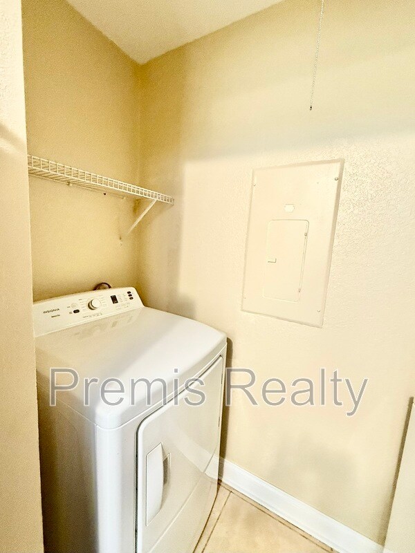 Building Photo - 455 Alt 19