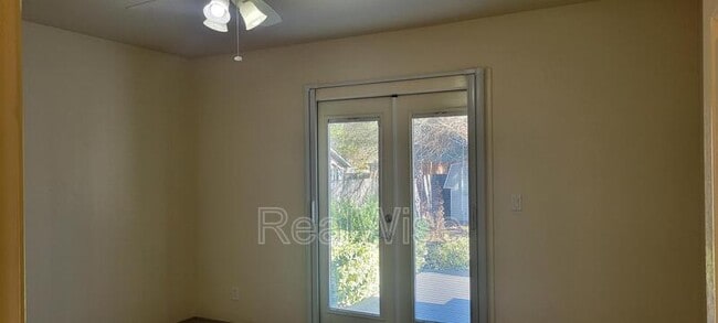 Building Photo - 1267 SW Ironwood Dr
