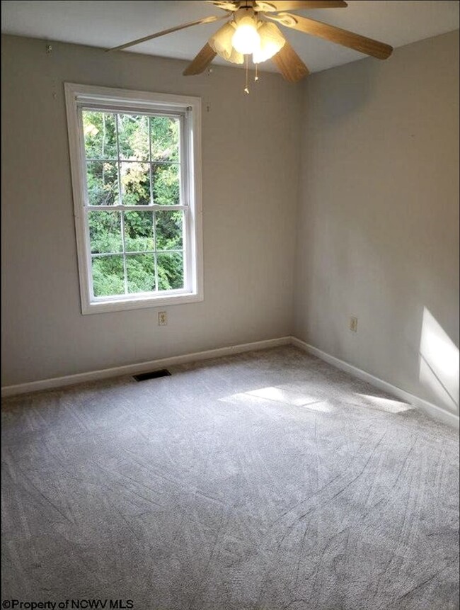 Building Photo - 608 Vista Oaks Dr