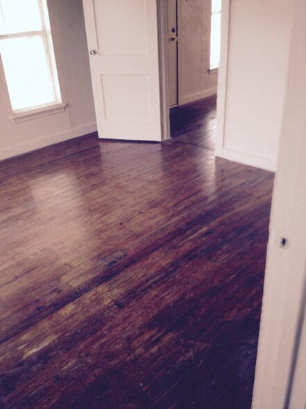 Building Photo - 118 Robinson Rd