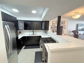 Building Photo - 3140 S Ocean Dr