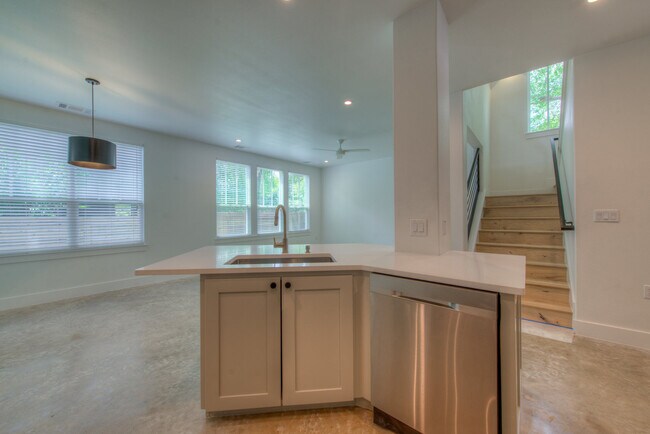 Building Photo - 1205 W 22nd St