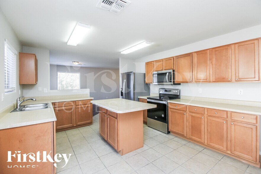 Building Photo - 1858 E Omega Dr