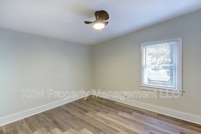 Building Photo - 543 E Harris St