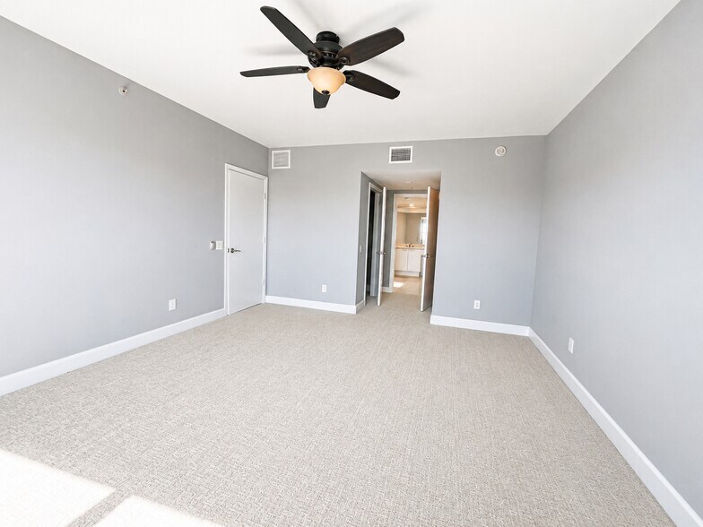 Master Bedroom - 14951 Royal Oaks Ln