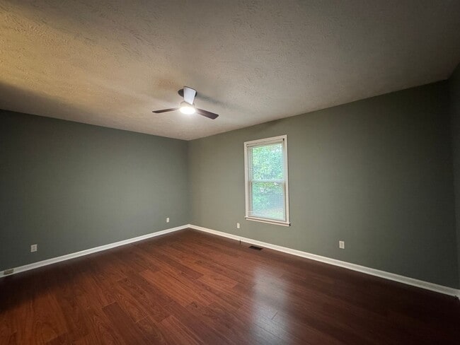 Building Photo - Charming 3 Bed, 2 Bath Fayetteville Home