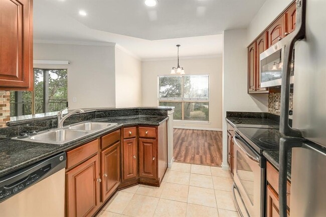 Building Photo - 6000 Shepherd Mountain Cove
