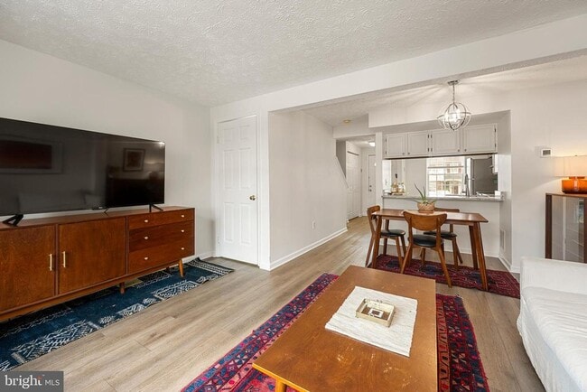 Building Photo - 8550 Blue Rock Ln