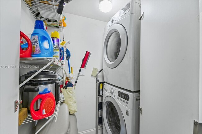 Building Photo - 650 West Ave