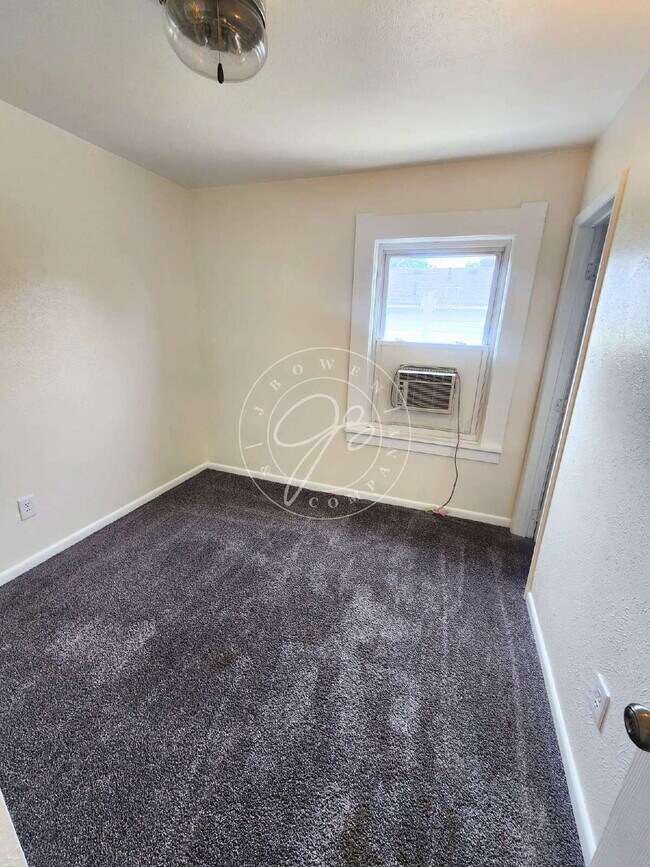 Building Photo - Spacious 3-Bedroom Home in West Toledo