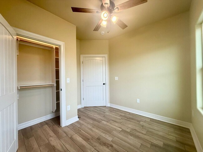 Building Photo - 1075 County Rd 678 E Natalia, TX 78059