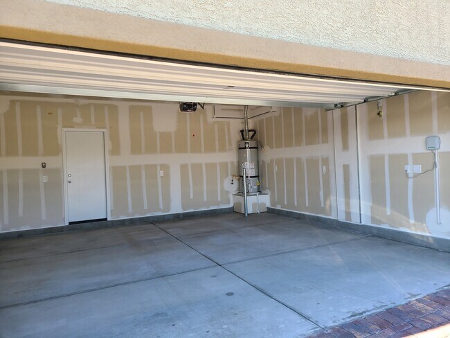 Building Photo - 6807 Feather Hill St