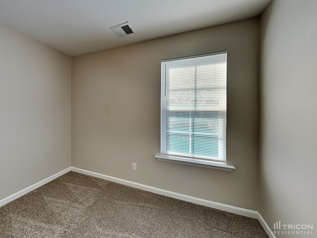 Building Photo - 469 Eastfair Dr