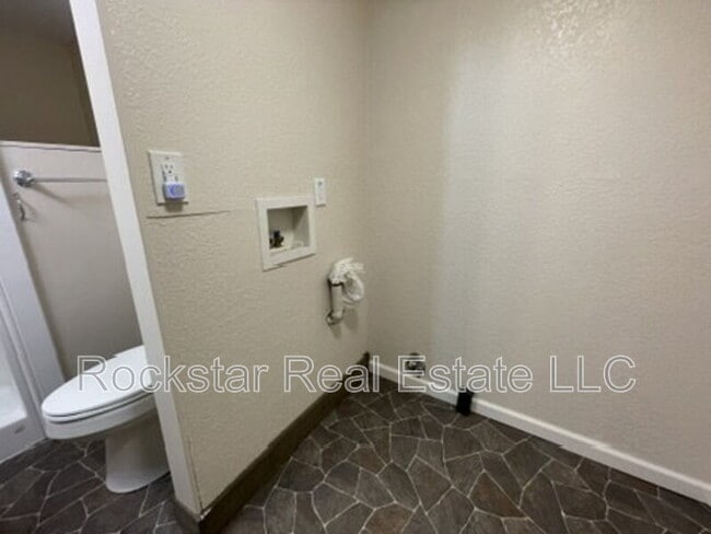 Building Photo - 604 S Sunderland Rd