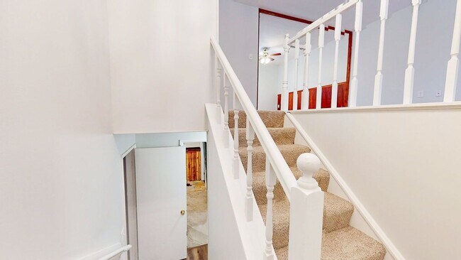 Building Photo - 2862 Chatsworth Way