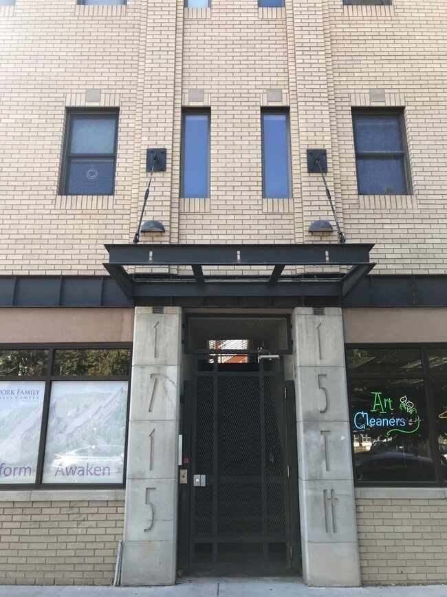Building Photo - 2 Bed 2 Bath Condo In the Heart of Downtow...