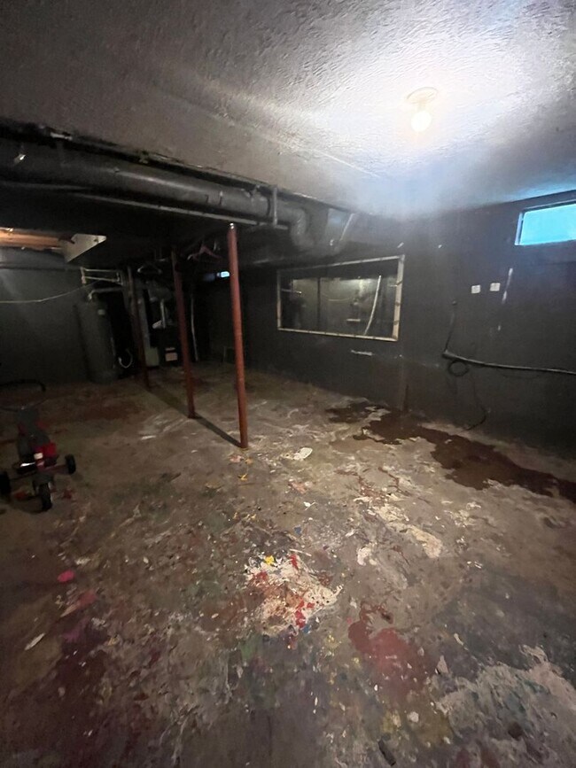 Building Photo - Beautifully renovated 3 bedroom house!