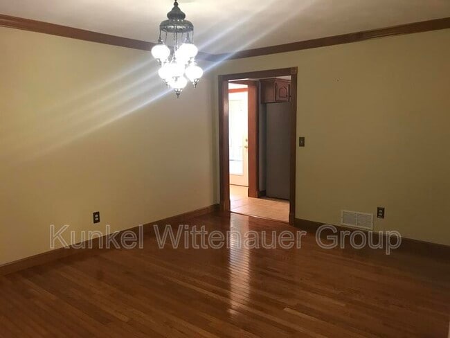 Building Photo - 225 Archview Dr