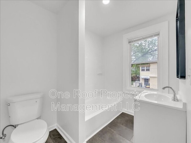 Building Photo - 324 N Hardesty