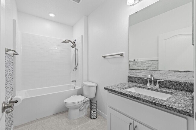 Building Photo - 681 SW Millard Dr