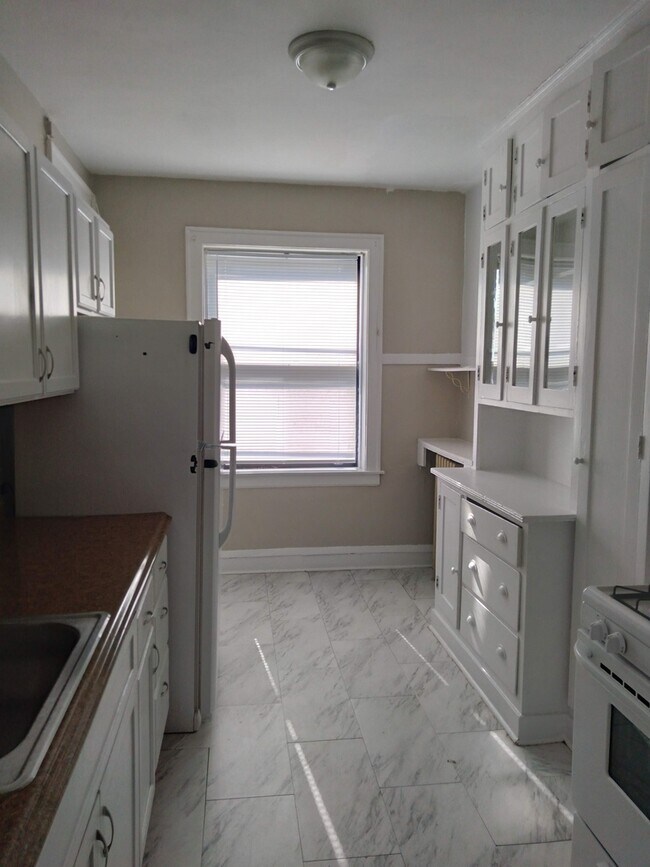 Building Photo - 232 Elmwood Ave
