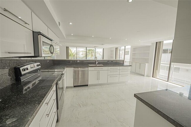 Building Photo - 468 Golden Isles Dr