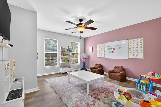 Building Photo - 263 Hadley Commons Dr