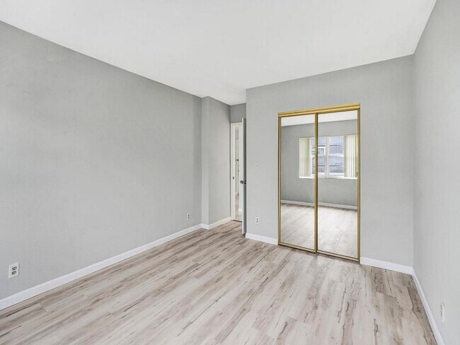 Building Photo - 200 S Birch Rd