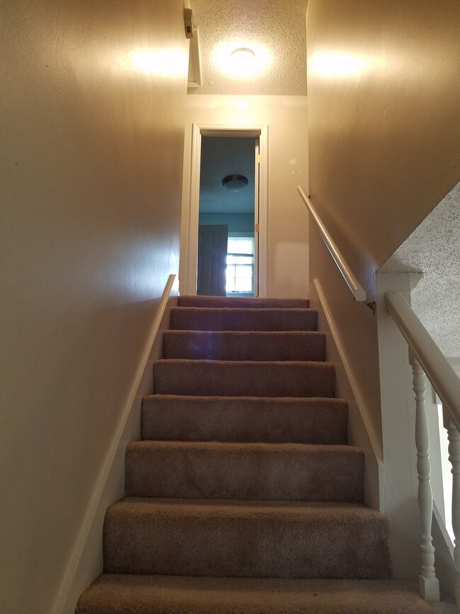 Building Photo - 15002 Glory Dr SE