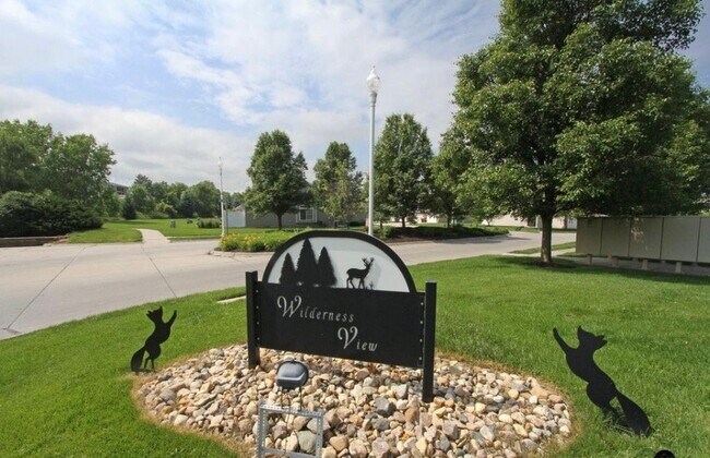 Building Photo - 6028 Glenbrook Ln