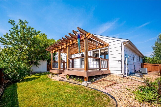 Building Photo - Evolve Real Estate: Meticulously Maintained 3 Bed RANCH Home with Deck and Pergola Available Sept 1!
