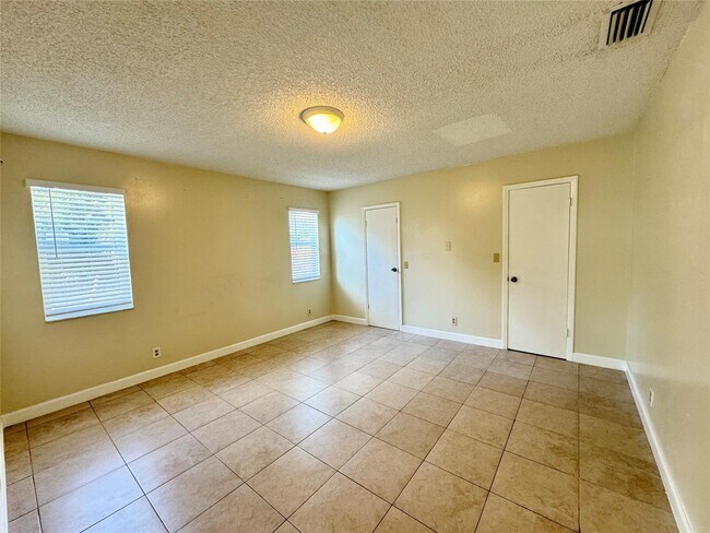 Building Photo - 2639 Taylor St