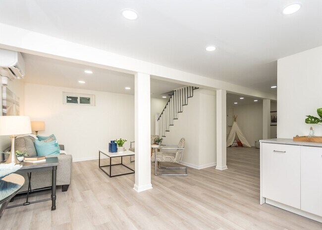 Building Photo - 23 Cheney St