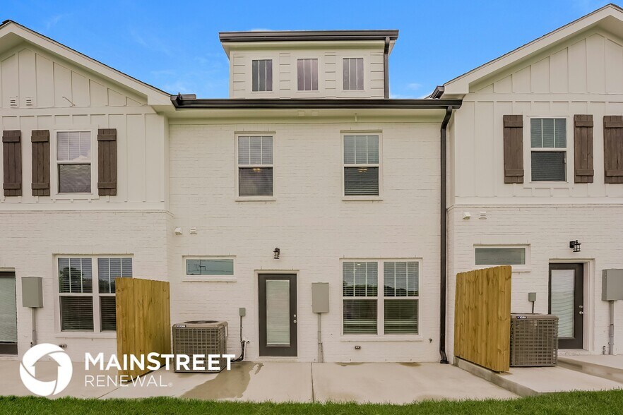 Building Photo - 142 Noble Pk Cir