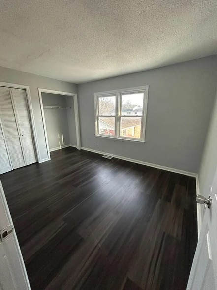 Building Photo - 306 Cedar St