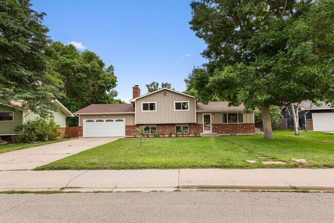 Building Photo - Students Welcome! Spacious 5 Bedroom Home in West Fort Collins