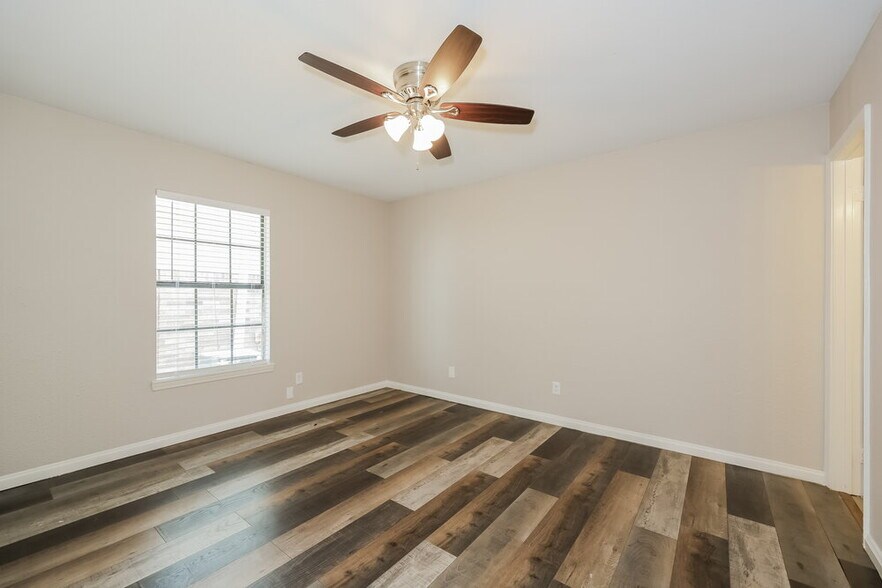Building Photo - 2811 Galemeadow Dr