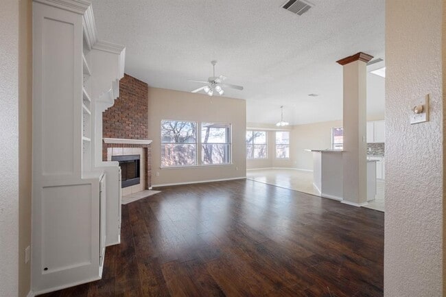 Building Photo - 1008 Chippewa