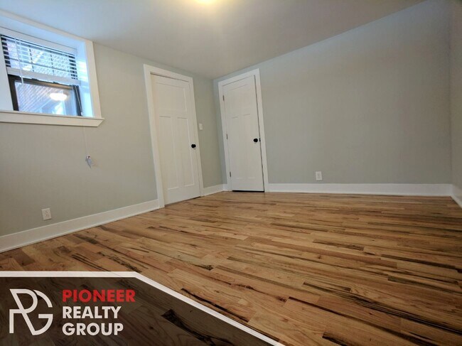 Building Photo - 4407 N Wolcott Ave