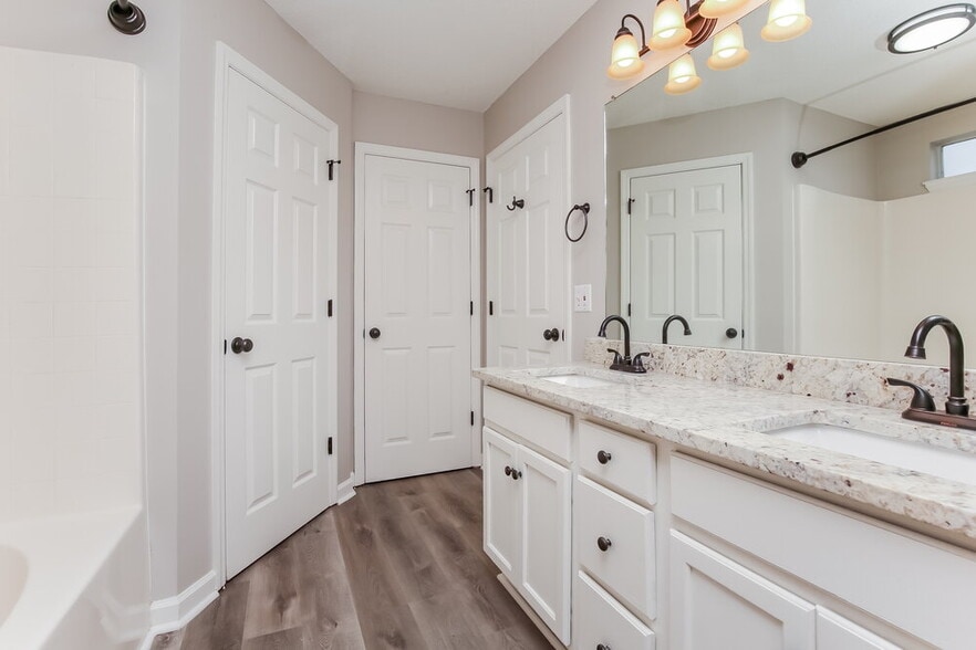 Building Photo - 6628 Shadyview Dr