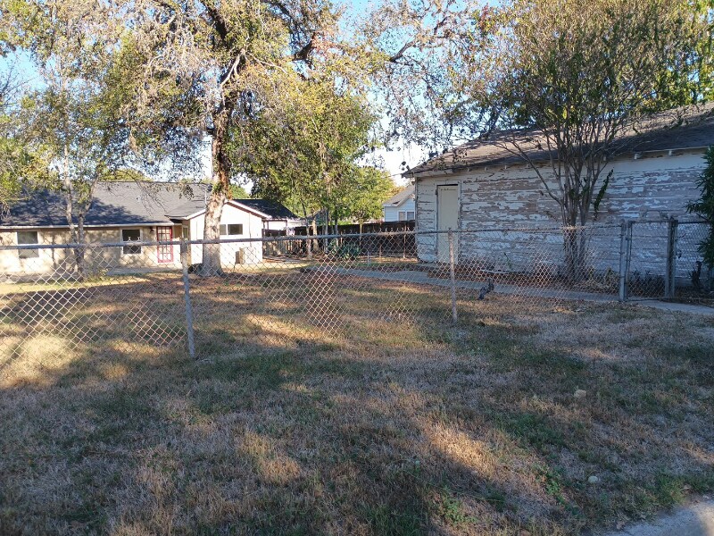 Building Photo - 205 Lackey St