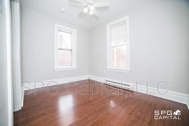 Building Photo - 28 Carlisle St