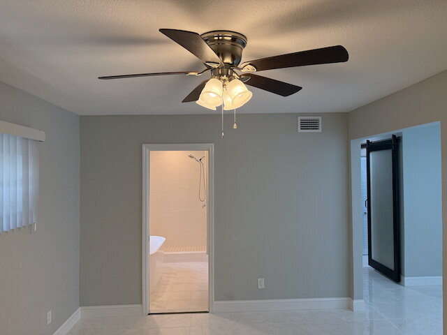 Building Photo - Remodeled Pool Home Located in the Very De...