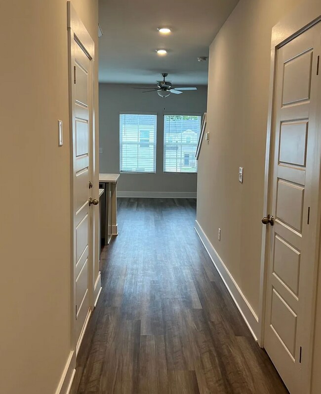 Building Photo - Desirable 3/2.5 Townhome Available Novembe...