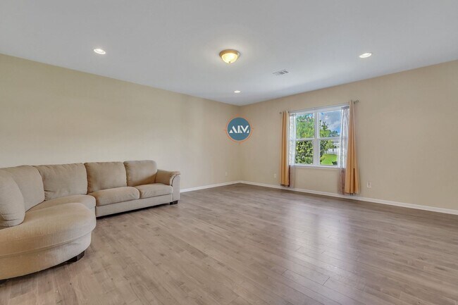 Building Photo - Beautiful Home in Seagrass Station