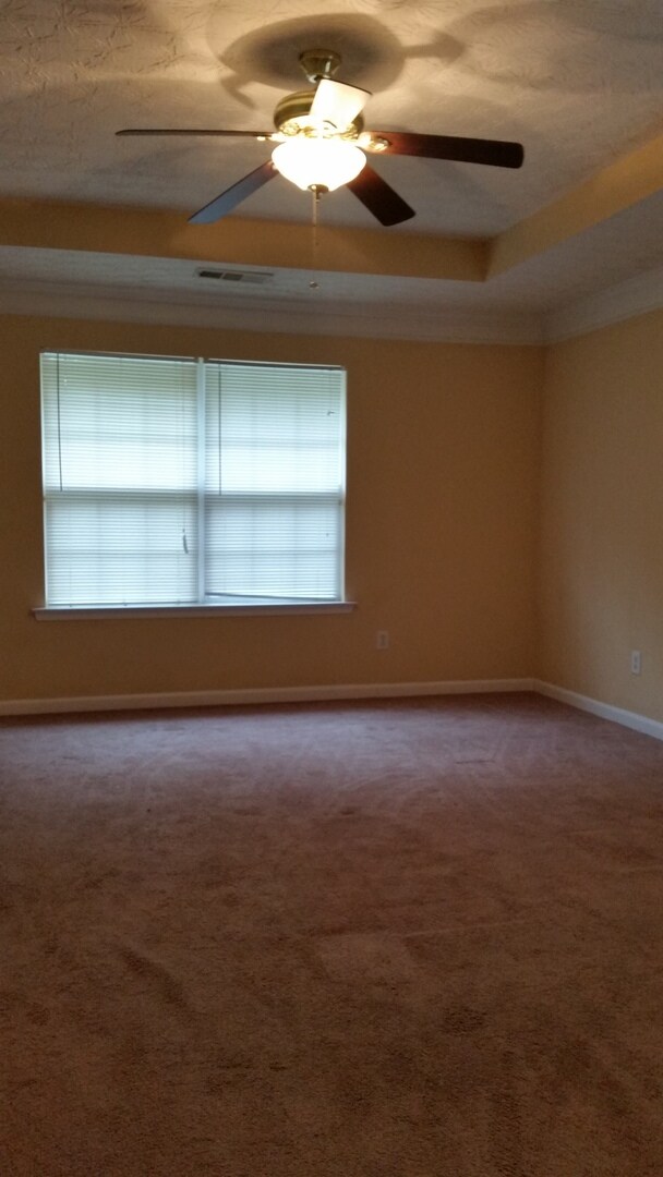 Building Photo - Swim Community - 4bd x 2 1/2bth w/2 Car Garage  (181 Bus Route) no sec 8