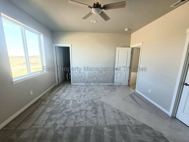 Building Photo - 3592 Stardust St