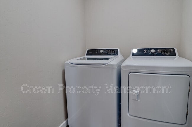 Building Photo - 517 Sparrow Rd